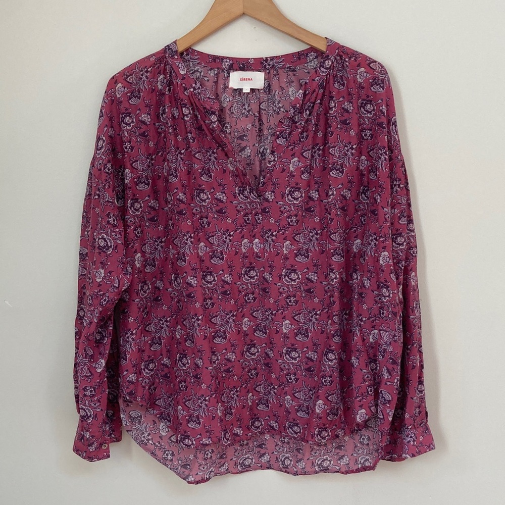 XiRENA Berry Floral Split V-Neck Blouse Size L